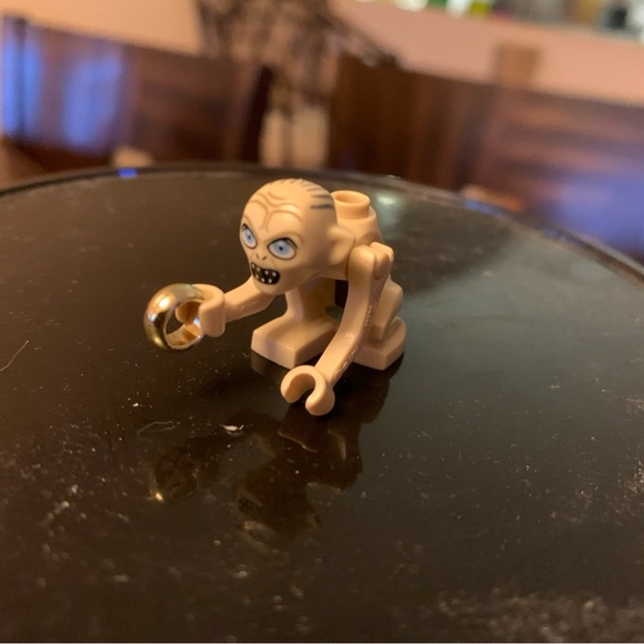 LEGO Gollum Sméagol Minifigure with Gold Ring and wide eyes Hobbit Retired - Picture 4 of 5